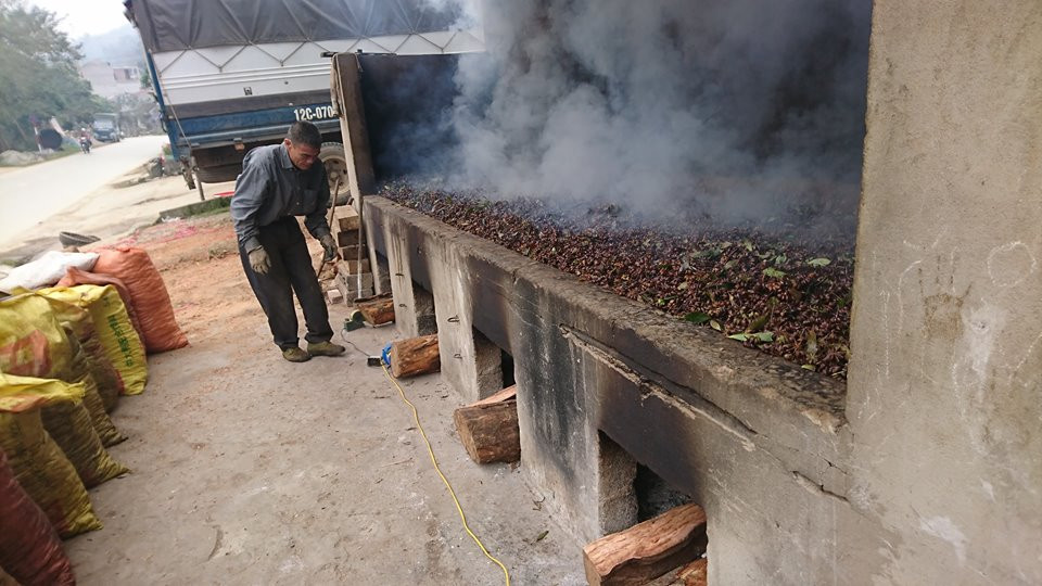 Người dân cũng phải thức thâu đêm, suốt sáng, lao động không ngừng nghỉ.