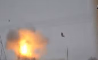 Khoảnh khắc xe tăng Abrams trúng đạn.