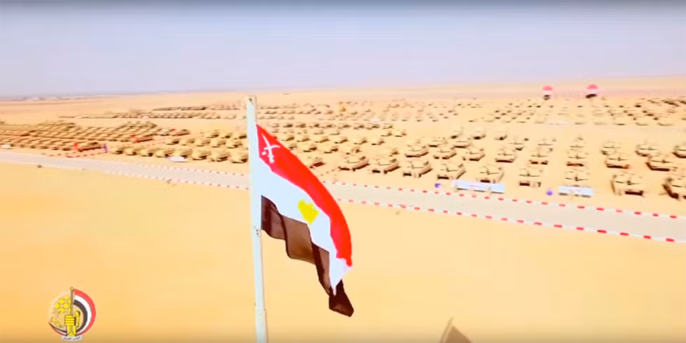  Quân đội Ai Cập được đánh giá là lực lượng quân sự đông đảo và mạnh nhất châu Phi, Trung Đông và được xếp đứng thứ 10 trên thế giới. Quân số thường trực gồm 468.500 người, lực lượng dự bị có khoảng 1 triệu người. Lực lượng vũ trang Ai Cập gồm 4 thành phần chính: Lục quân; Hải quân; Không quân và Bộ tư lệnh Phòng không. Trong đó, lực lượng lục quân lớn nhất, chiếm tới 90% quân số. Nguồn ảnh: QQ