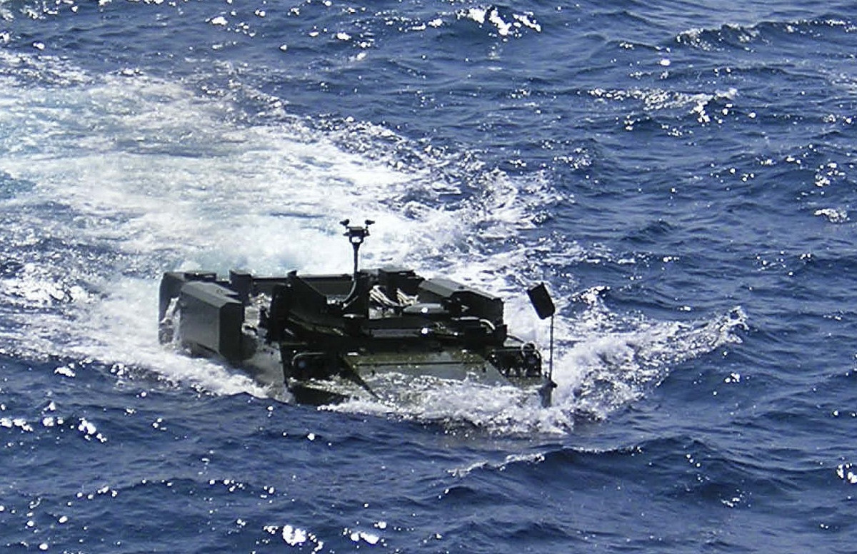 …cho phép xe bọc thép M113 có thể lướt trên mặt biển với tốc độ 6km/h. Nguồn ảnh: Arisgator