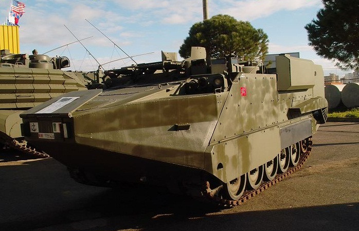 Tuy nhiên, một công ty ở Tây Ban Nha đã chuyển đổi thành công xe thiết giáp M113 huyền thoại thích hợp với tác chiến trên mặt biển. Qua đó biến dòng xe này trở thành phương án mới dành cho lực lượng lính thủy đánh bộ, hải quân đánh bộ các nước có sở hữu M113. Nguồn ảnh: Armyrecognition