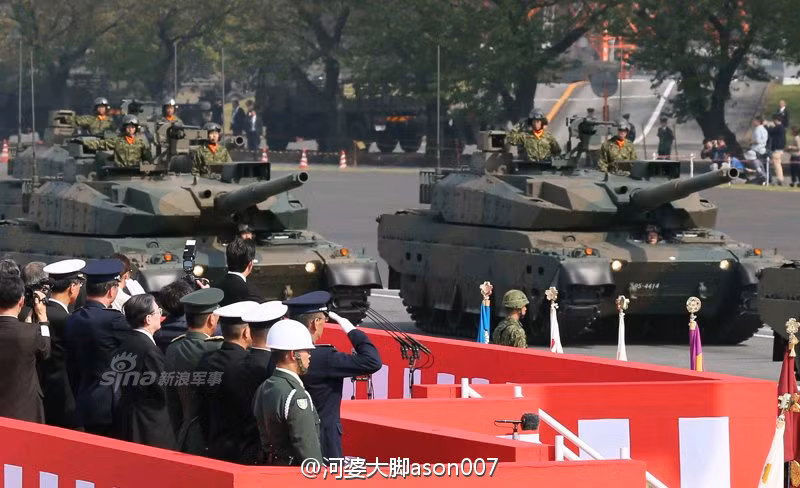 Xe tăng chiến đấu chủ lực Type 10 – mẫu tăng số 1 của Lực lượng phòng vệ Nhật Bản hiện nay. Tuy nhiên, do giá rất cao mà tới nay chỉ có khoảng vài chục chiếc Type 10 được biên chế cho JSDF. Nguồn ảnh: Sina