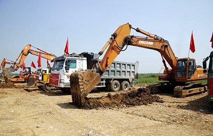 Bên cạnh những ý tưởng quy hoạch Dự án thành khu du lịch cao cấp, hiện đại, lãnh đạo Hải Phòng còn mong muốn cập nhật một số quy hoạch như có thêm khách sạn 5 sao và casino; bổ sung bến du thuyền và nghiên cứu tuyến cáp treo. Ảnh lễ khởi công dự án (nguồn: Báo Hải Phòng).