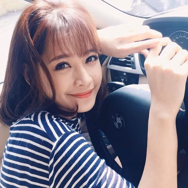 Chipu cũng sắm cho mình chiếc BMW bằng tiền tích cóp sau một năm nam tiến, miệt mài tham gia hoạt động nghệ thuật, chạy show và tham gia sự kiện.