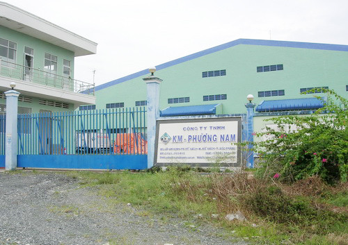 Liên quan đến tài sản của ông Lâm Ngọc Khuân, còn có nhà máy thủy sản Phương Nam với vốn đầu tư gần 200 tỷ đồng ở thị trấn Kế Sách (Sóc Trăng) từng ở trong tình trạng “đắp chiếu” khi thông tin vỡ nợ bị phanh phui. Nhà máy này nằm trên thửa đất rộng hơn 13.000 m2 được đại gia thủy sản ủy quyền cho con trai Lâm Ngọc Khoa.