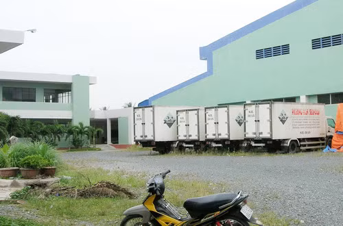 Ảnh chụp một góc bên trong nhà máy thủy sản.