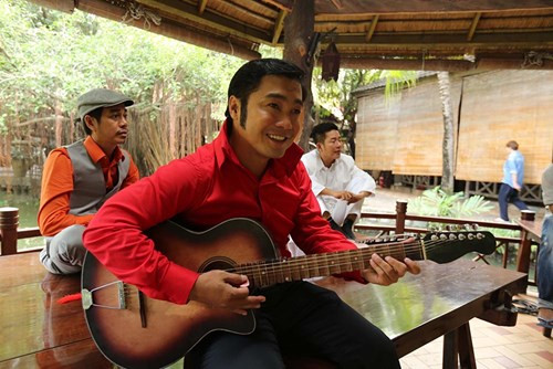 Từng trả lời báo chí về catse của mình khi đóng phim, diễn viên Lý Hùng tiết lộ có thời điểm anh nhận được 30 triệu đồng/tập, nhưng cũng có bộ phim, cát xê từ 6-7 triệu đồng.