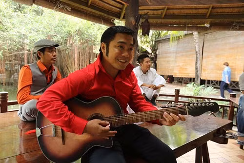 Từng trả lời báo chí về catse của mình khi đóng phim, diễn viên Lý Hùng tiết lộ có thời điểm anh nhận được 30 triệu đồng/tập, nhưng cũng có bộ phim, cát xê từ 6-7 triệu đồng.