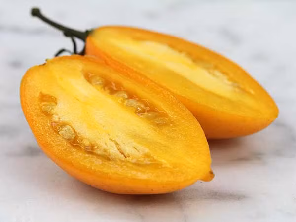 Hạt giống cà chua dài như quả chuối được rao bán với giá 2- 2,3 USD/gói (khoảng 45.000 -50.000 đồng).