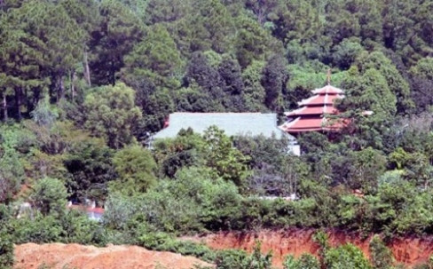 Khu biệt phủ lên đến cả trăm tỷ. Vào tận nơi mới thấy nó đồ sộ khủng khiếp. Khu biệt phủ của ông Quang trị giá trên 100 tỷ đồng nhưng phần tháo dỡ mất đi khoảng 26 tỉ, phạt 50% của phần đó là 13 tỷ.