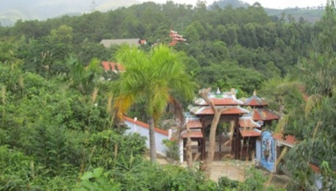 Trả lời trên báo Tiền Phong, ông Quang cho hay, nếu thành phố Đà Nẵng buộc ông phải tháo dỡ, ông vui vẻ chấp nhận và đưa toàn bộ nhà rường, đồ đạc về Quảng Nam.