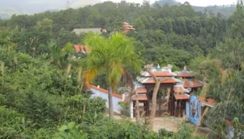 Trả lời trên báo Tiền Phong, ông Quang cho hay, nếu thành phố Đà Nẵng buộc ông phải tháo dỡ, ông vui vẻ chấp nhận và đưa toàn bộ nhà rường, đồ đạc về Quảng Nam.