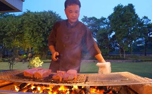 Ngoài chất lượng thơm, ngon, thịt bò Hida còn được phân tích, đo lường tỷ lệ mỡ và thịt từ đó điều chỉnh kỹ thuật chăn nuôi nhằm cho ra thị trường loại thịt bò đủ dinh dưỡng, tốt cho sức khỏe người tiêu dùng.