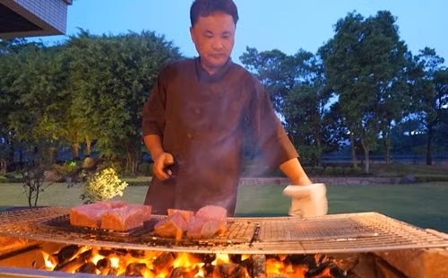 Ngoài chất lượng thơm, ngon, thịt bò Hida còn được phân tích, đo lường tỷ lệ mỡ và thịt từ đó điều chỉnh kỹ thuật chăn nuôi nhằm cho ra thị trường loại thịt bò đủ dinh dưỡng, tốt cho sức khỏe người tiêu dùng.