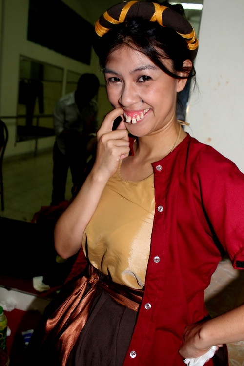 Kim Thư cũng khiến hầu hết khán giả xem phải "choáng váng" khi chứng kiến cách tạo hình nhân vật theo hình tượng Thị Nở.