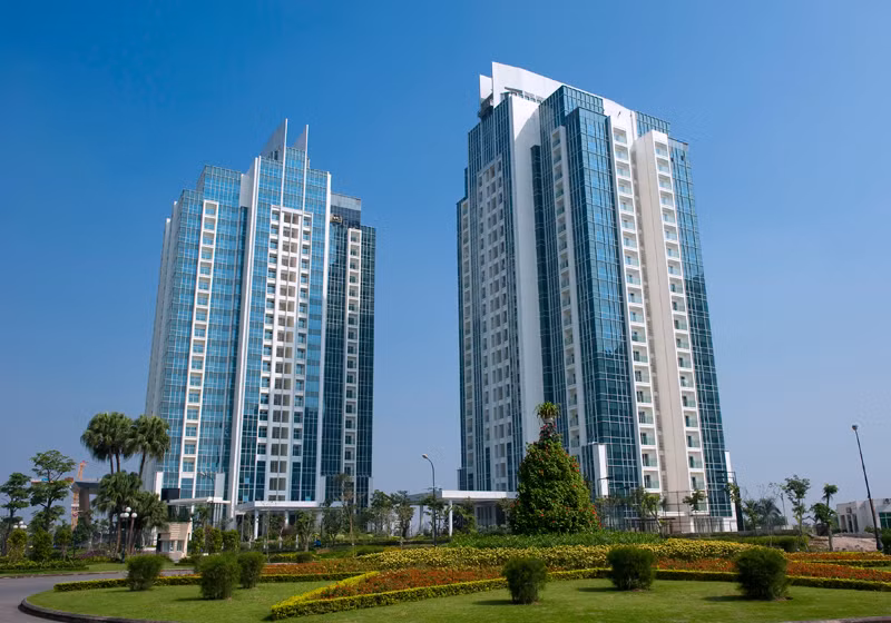 Ciputra có tổng diện tích 394,135 ha, vốn đầu tư đăng ký lên tới 2,11 tỷ USD, gồm tổ hợp nhà ở, trường học, cảnh quan khuôn viên xanh, câu lạc bộ, khu thương mại khách sạn cao cấp, tòa tháp văn phòng.