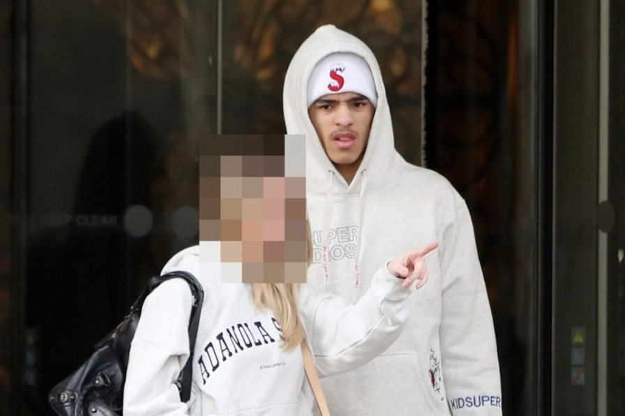 Greenwood va ban gai duoc bat gap xuat hien tai khach san Langham