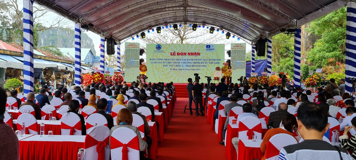 Lễ đón nhận Bằng công nhận Ma nhai tại Danh thắng Ngũ Hành Sơn là Di sản tư liệu thuộc Chương trình Ký ức thế giới khu vực Châu Á-Thái Bình Dương sáng 1/3.