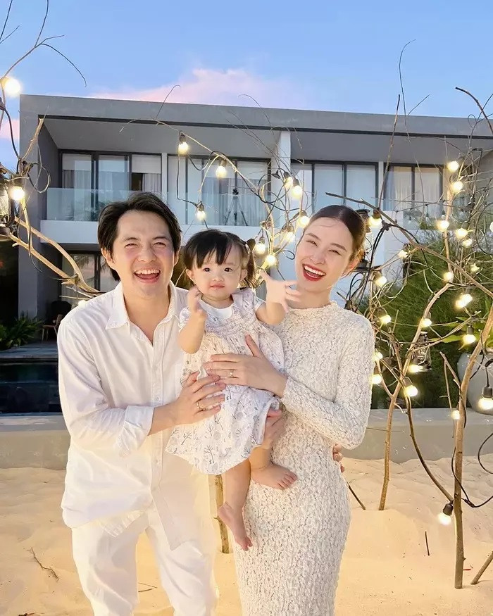 Ngọt ngào 4 cặp mẹ con Vbiz có phong cách thời trang sành điệu - Hình 2 Ngot ngao 4 cap me con Vbiz co phong cach thoi trang sanh dieu-Hinh-2