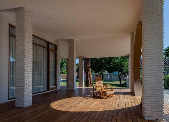 Hệ cửa vòm hình tròn rất sáng tạo và độc đáo.