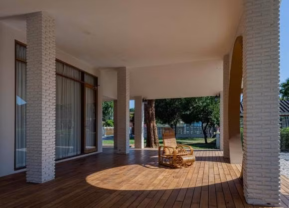 Hệ cửa vòm hình tròn rất sáng tạo và độc đáo.