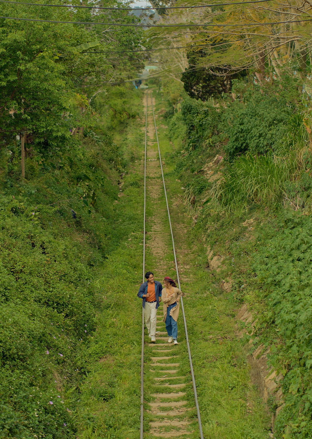Cộng đồng mạng đã dành nhiều lời khen cho bộ ảnh này như: Thật dễ thương; Thần thái tự nhiên và mộc mạc quá; "Tác giả cho mình đăng ký một bộ ảnh theo phong cách này nhé"...