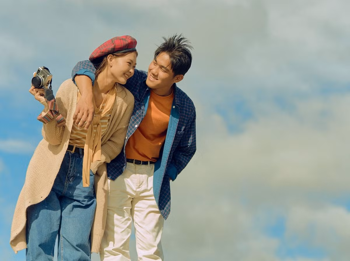 Được biết, cô bạn Hồng Ánh hiện là sinh viên ngành Ngôn ngữ Trung Quốc của trường Đại học Thủ Dầu Một. Nữ sinh thu hút sự chú ý với gương mặt nhỏ và diễn xuất tự nhiên trong nhiều bộ ảnh với phong cách khác nhau.