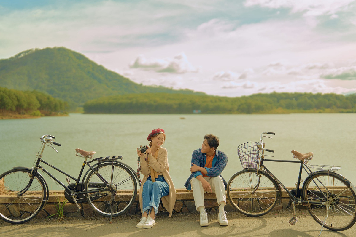 Bo anh “Cung em di khap Da Lat” gay sot mang