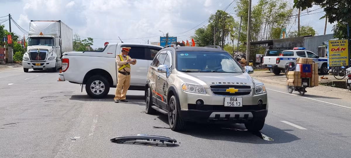 Theo thông tin ban đầu, vụ tai nạn không gây thiệt hại về người.