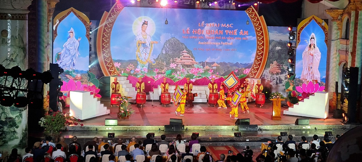 Tiết mục văn nghệ chào mừng Lễ hội.