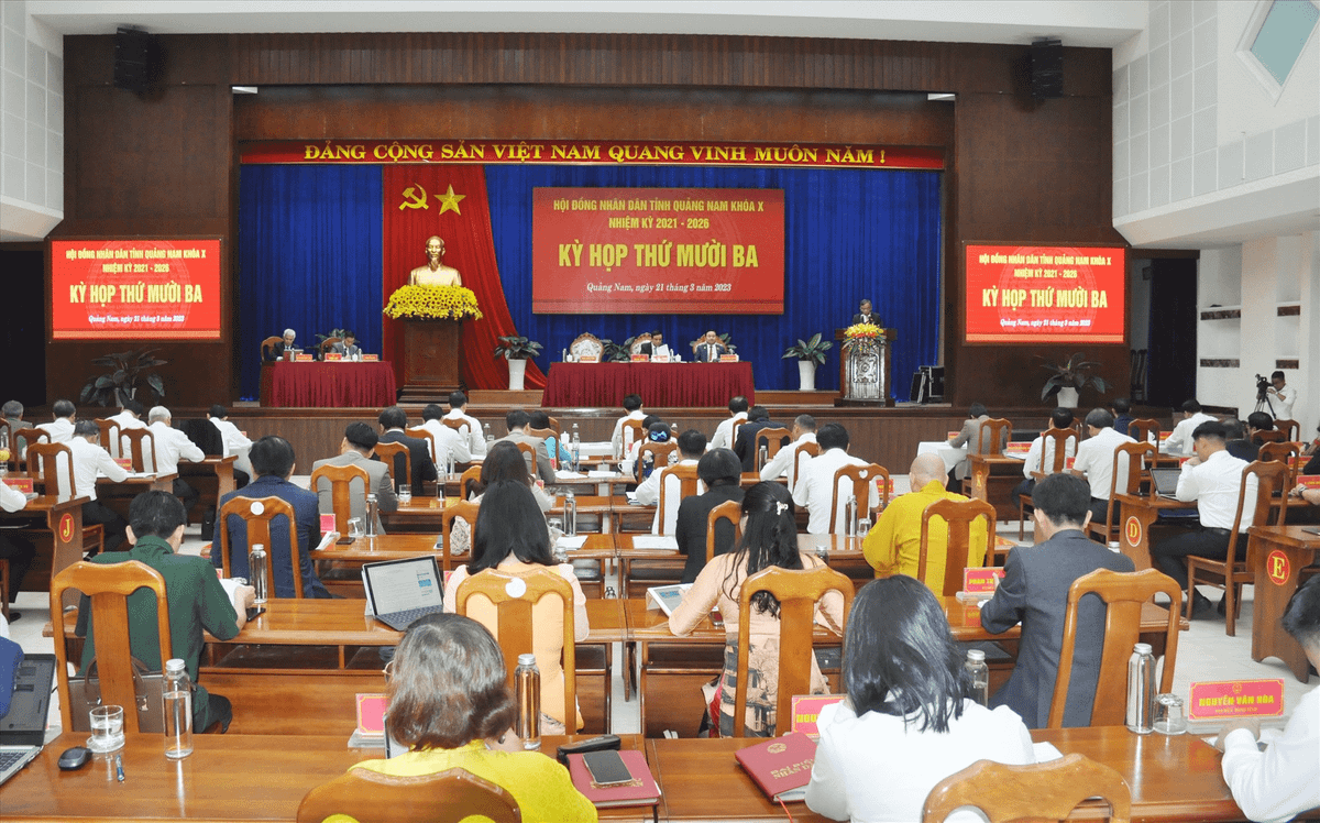 Ly do ong Nguyen Viet Dung vang mat o ky hop HDND tinh Quang Nam