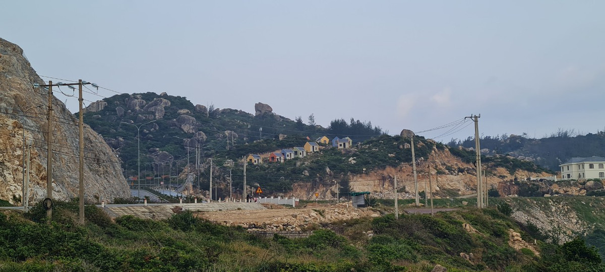 Khung cảnh nơi đây vẫn còn mang đậm nét hoang sơ...