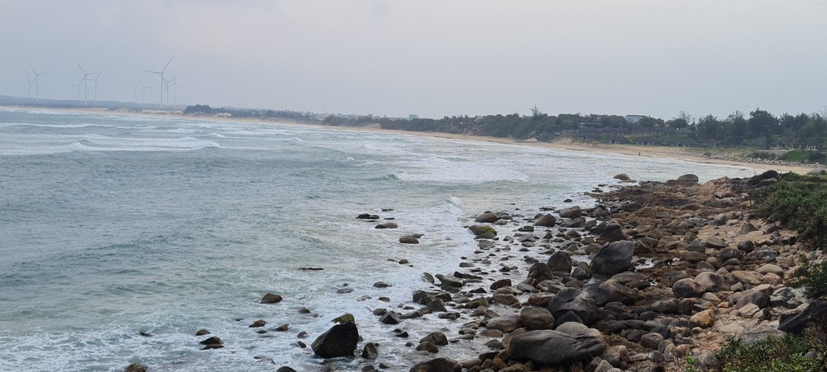  Bãi biển Trung Lương hoang sơ, trải dài ngút mắt ...