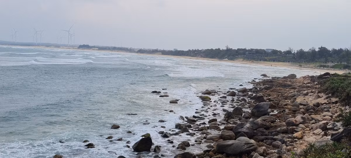  Bãi biển Trung Lương hoang sơ, trải dài ngút mắt ...