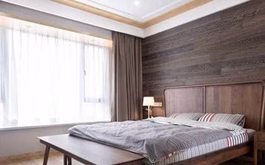 Nói chung, chủ đề chính của phòng ngủ là sự ấm áp, có thể phù hợp với màu sắc của sàn gỗ trong nhà để đạt được sự thống nhất và phối hợp màu sắc một cách hài hòa.