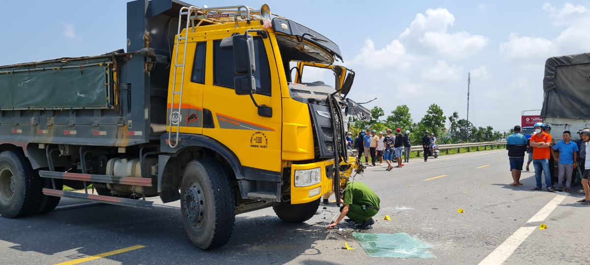 Vụ việc đã thu hút sự chú ý của đám đông hiếu kỳ.