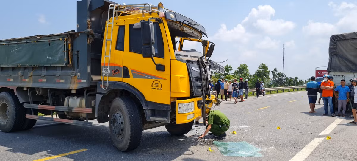 Vụ việc đã thu hút sự chú ý của đám đông hiếu kỳ.