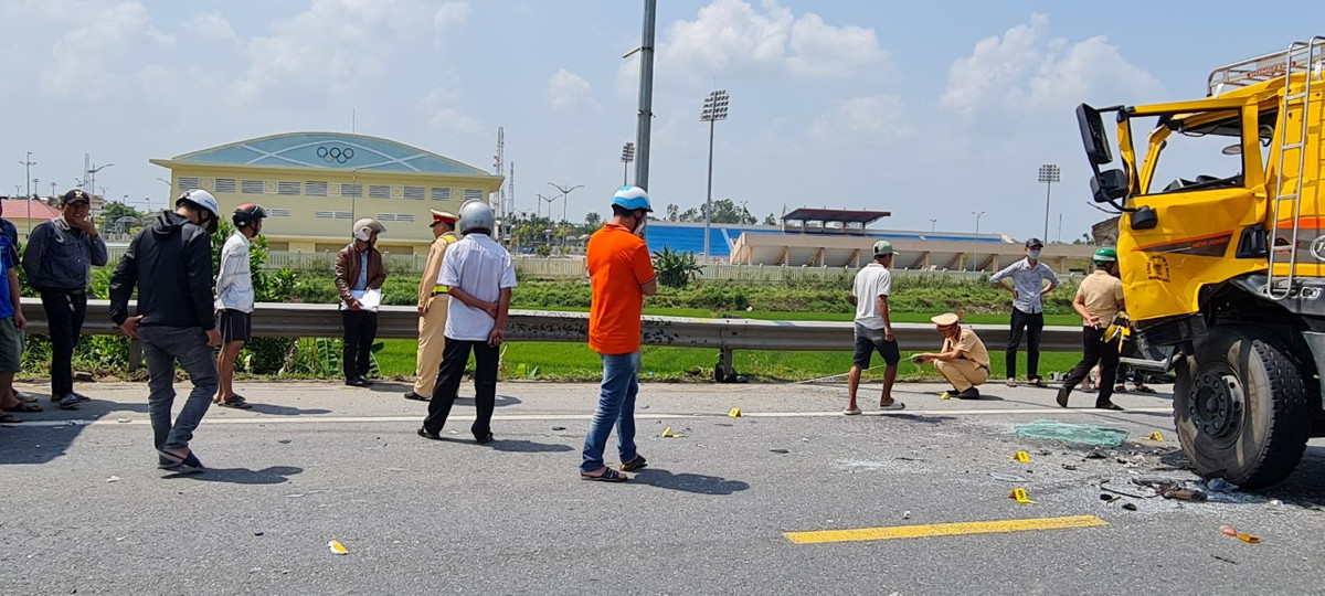 Nguyên nhân của vụ tai nạn đang được điều tra làm rõ.