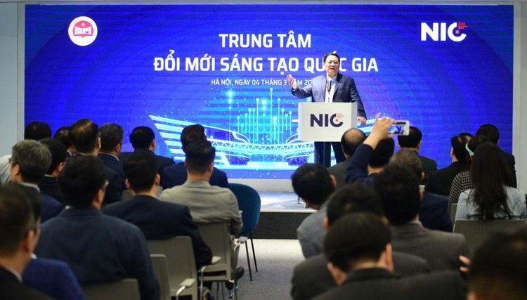 Thu tuong Pham Minh Chinh tham va lam viec voi Trung tam Doi moi sang tao Quoc gia (NIC)-Hinh-2