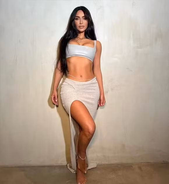 Kim Kardashian khoe khu vuon xa hoa o san sau biet thu