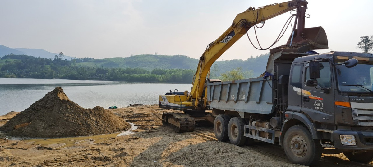 Quang Nam: Doanh nghiep khong co tram can van ngang nhien khai thac cat