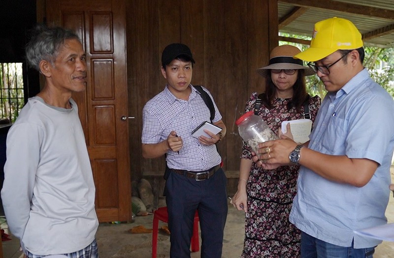 Ngày 29/3, đoàn công tác của Viện Pasteur Nha Trang phối hợp với Chi cục An toàn vệ sinh thực phẩm tỉnh Quảng Nam đã tiến hành truy vết và lấy mẫu cá ủ chua nhằm điều tra, giám sát, xử lý nguồn độc.