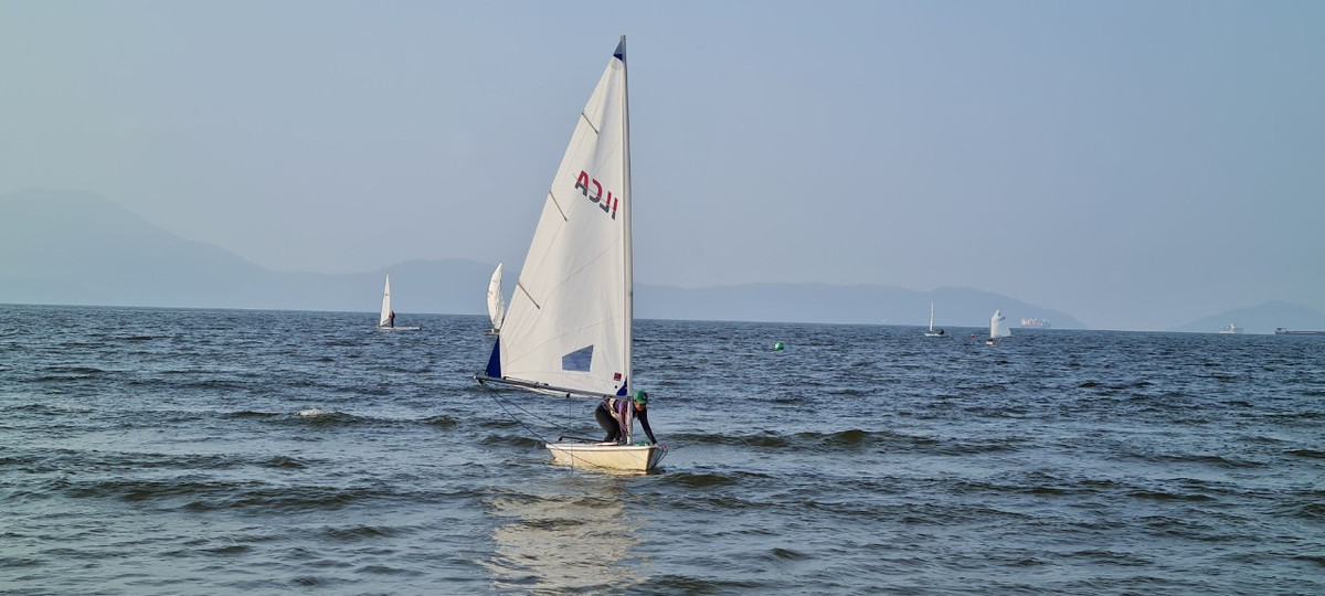 Năm nay, SEA Games 32 tại Campuchia sẽ đưa môn Sailing vào chương trình thi đấu. Đây là tin vui với đội tuyển Sailing Việt Nam, bởi trong 1 năm, các VĐV của chúng ta chỉ có một giải đấu chính thức là Giải Sailing vô địch trẻ quốc gia.
