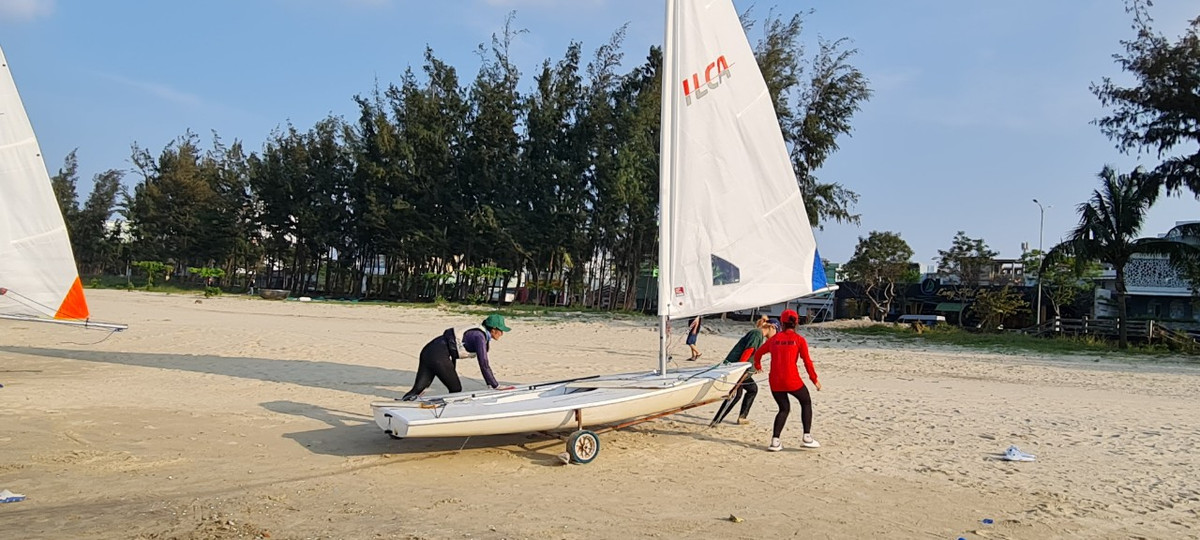 Tuy nhiên, Việt Nam có nhiều bãi biển, điều kiện tập luyện môn này rất tốt.