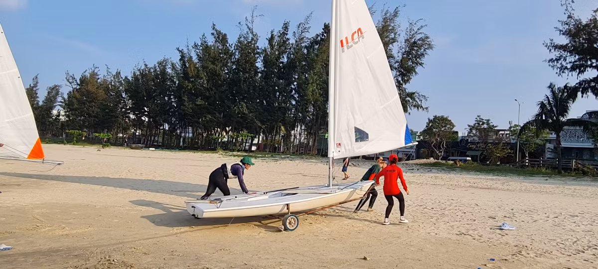 Tuy nhiên, Việt Nam có nhiều bãi biển, điều kiện tập luyện môn này rất tốt.