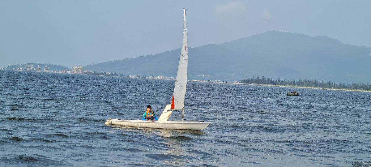 Các VĐV đội tuyển Sailing đang từng ngày nỗ lực tập luyện trên biển Đà Nẵng với mục tiêu sẽ có được kết quả cao tại đại hội lần này.