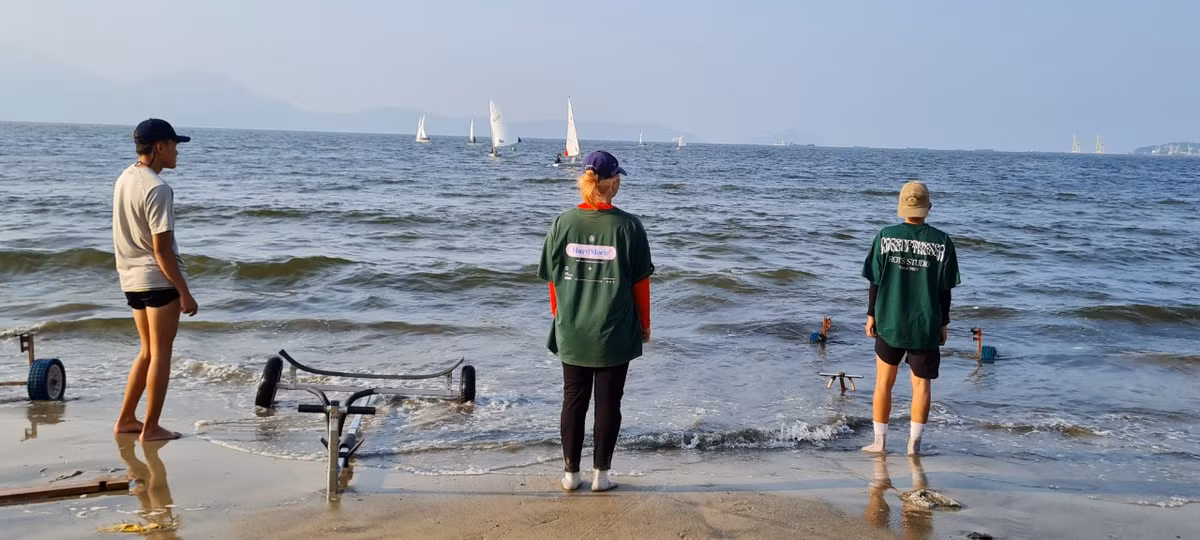 Ông Tống Hữu Dũng, Trưởng bộ môn Đua thuyền thành phố Đà Nẵng cho biết, các vận động viên đội tuyển quốc gia môn Sailing đến từ các tỉnh thành như Đà Nẵng, TP HCM, Hải Phòng, Quảng Bình ...