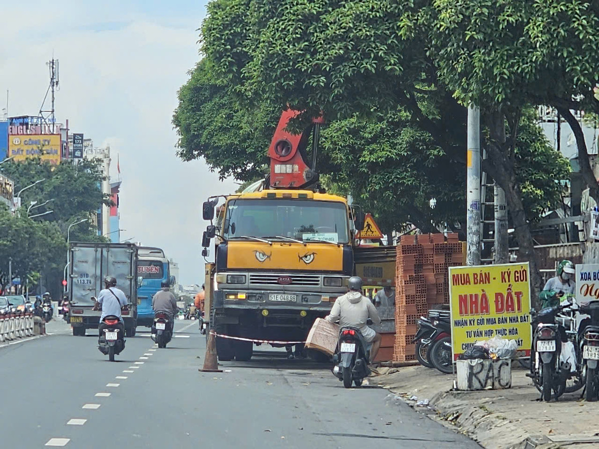 TPHCM: Xe tron be tong ngang nhien chiem duong gio cao diem tai Go Vap-Hinh-3