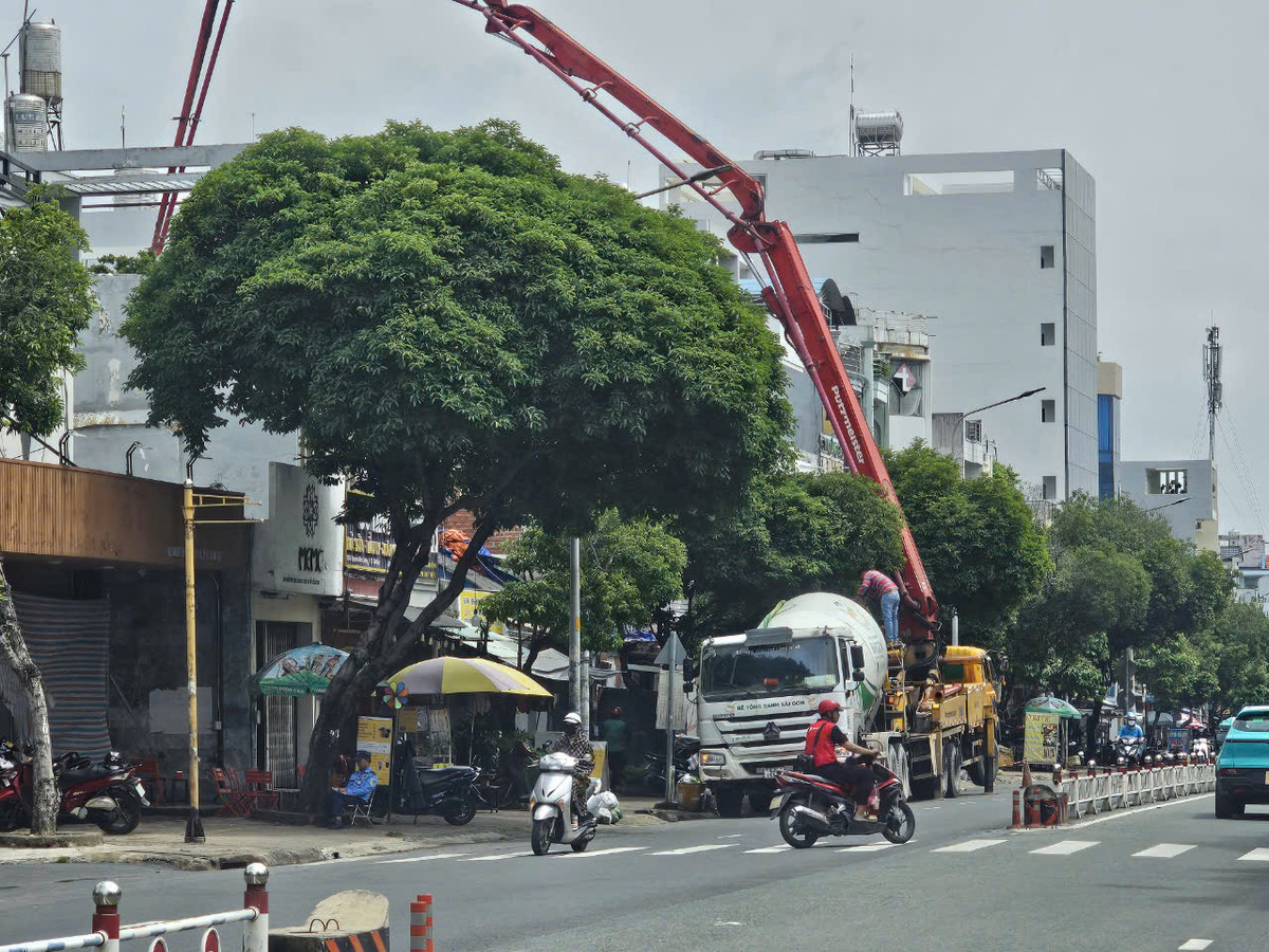 TPHCM: Xe tron be tong ngang nhien chiem duong gio cao diem tai Go Vap-Hinh-5