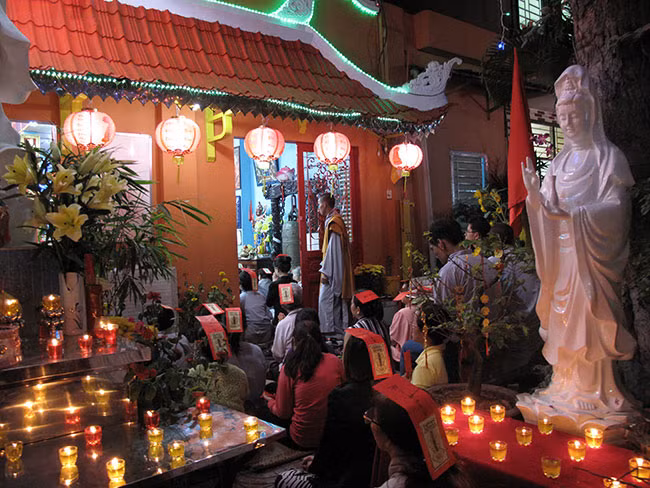 Cung sao giai han o chua, den va nha: Noi nao linh nghiem?